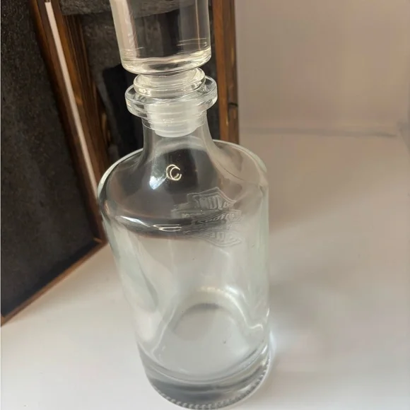 Harley-Davidson Glass Decanter in original Wooden Case - Picture 15 of 16